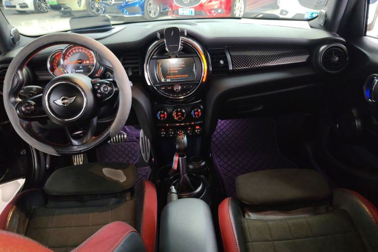 Used MINI 2017 2.0T COOPER S Racing Enthusiast Five-Door Edition Interior 2