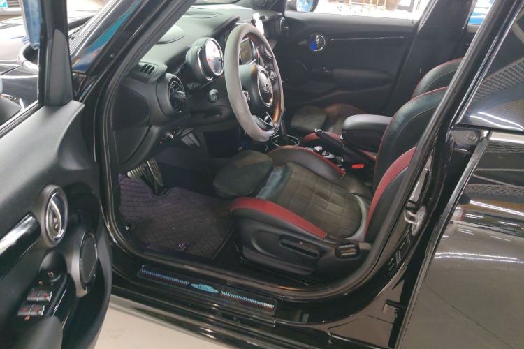 Used MINI 2017 2.0T COOPER S Racing Enthusiast Five-Door Edition Interior 3