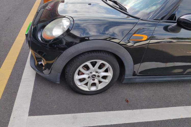Used MINI 2017 1.5T COOPER Ice Blue Limited Edition Five-Door Version Left Front Wheel Hub