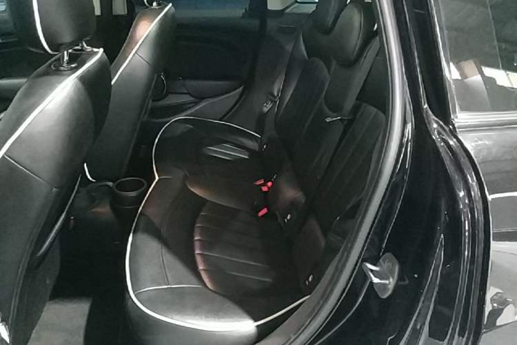 Used MINI 2017 1.5T COOPER Ice Blue Limited Edition Five-Door Version Left Rear Seat