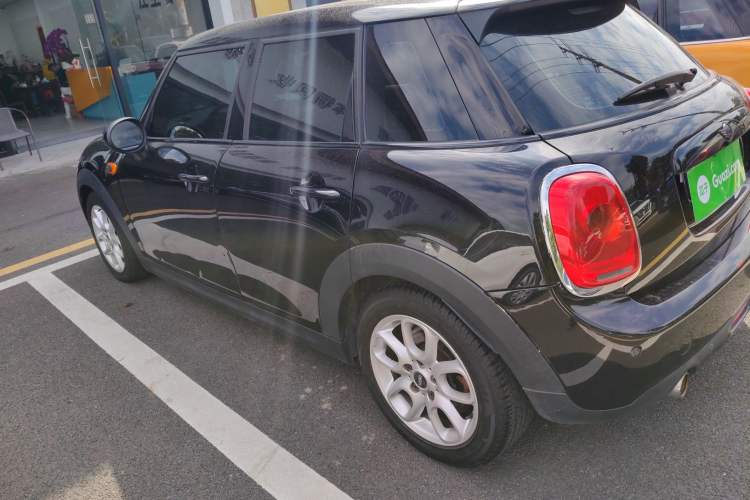 Used MINI 2017 1.5T COOPER Ice Blue Limited Edition Five-Door Version Left Side