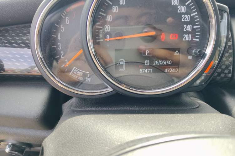 Used MINI 2017 2.0T COOPER S for Car Enthusiasts Odometer Close Up