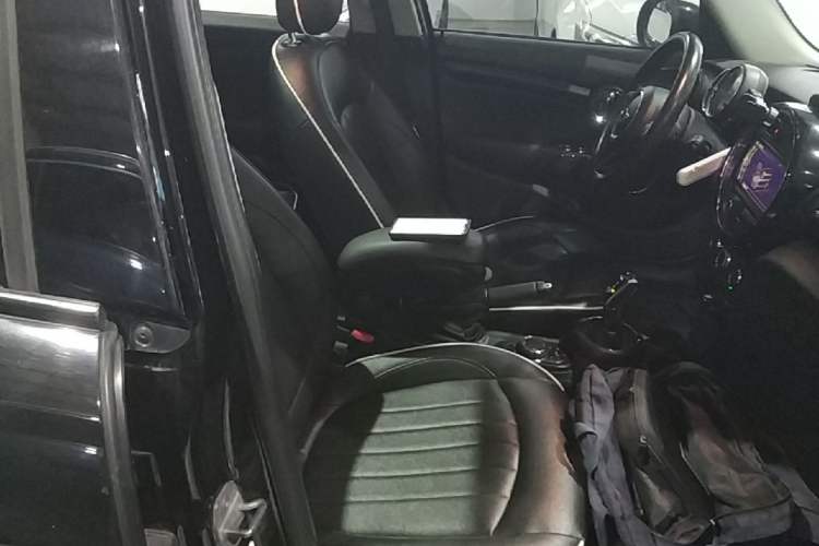 Used MINI 2017 1.5T COOPER Ice Blue Limited Edition Five-Door Version Right Front Seat