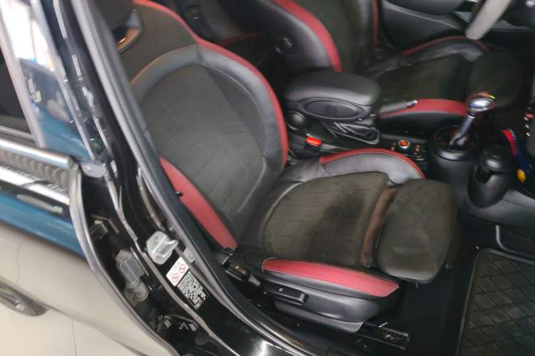 Used MINI 2017 2.0T COOPER S Racing Enthusiast Five-Door Edition Right Front Seat