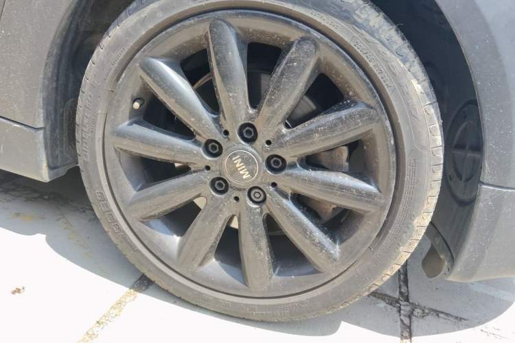 Used MINI 2017 2.0T COOPER S for Car Enthusiasts Right Front Wheel Hub
