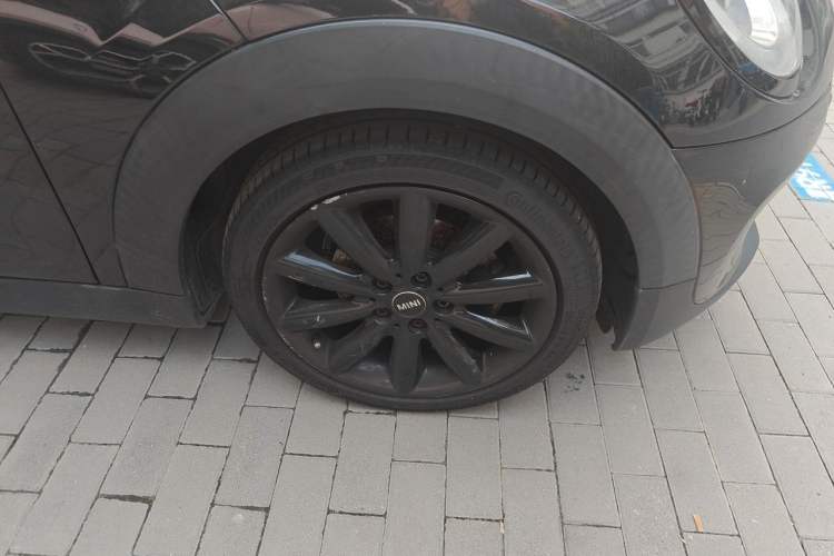 Used MINI  Right Front Wheel Hub