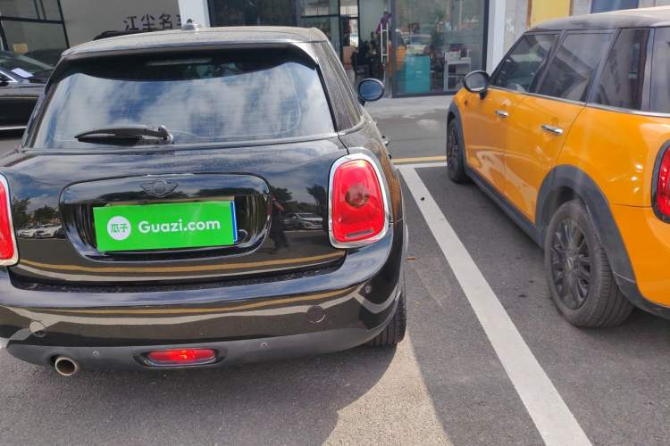 Used MINI 2017 1.5T COOPER Ice Blue Limited Edition Five-Door Version Right Rear Taillight