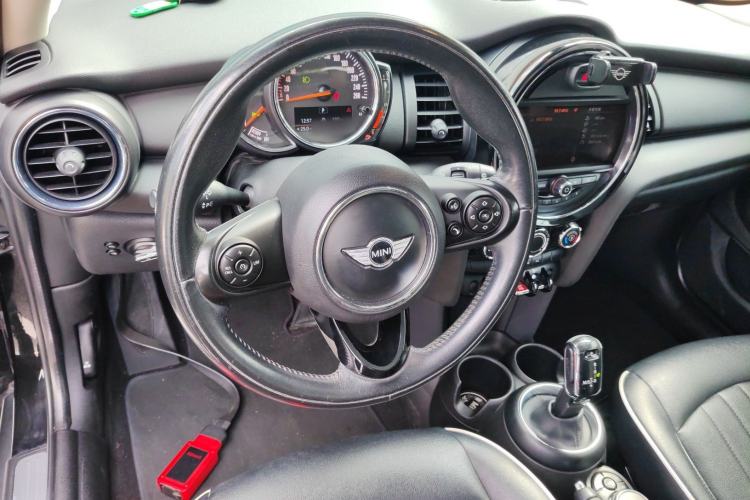 Used MINI 2017 1.5T COOPER Ice Blue Limited Edition Five-Door Version Steering Wheel