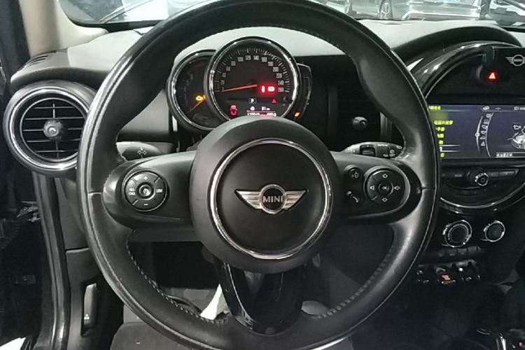 Used MINI 2017 1.5T COOPER Ice Blue Limited Edition Five-Door Version Steering Wheel