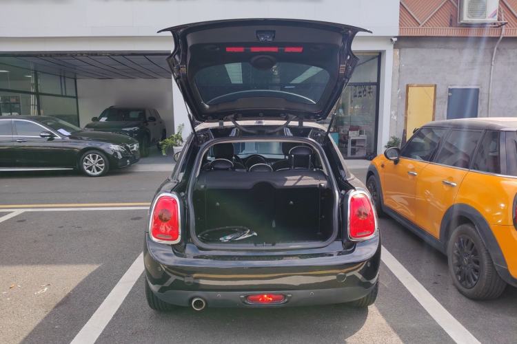 Used MINI 2017 1.5T COOPER Ice Blue Limited Edition Five-Door Version Trunk