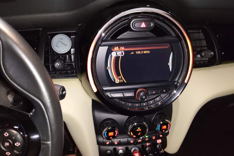 Used MINI 2017 1.5T COOPER CABRIO Freedom Edition Audio And AC Panel