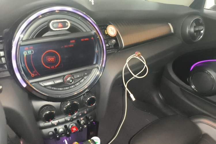 Used MINI 2017 1.5T COOPER Caribbean Blue Limited Edition Audio And AC Panel