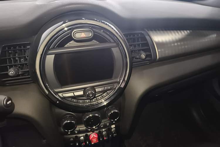 Used MINI 2017 1.5T COOPER CABRIO Freedom Edition Audio And AC Panel