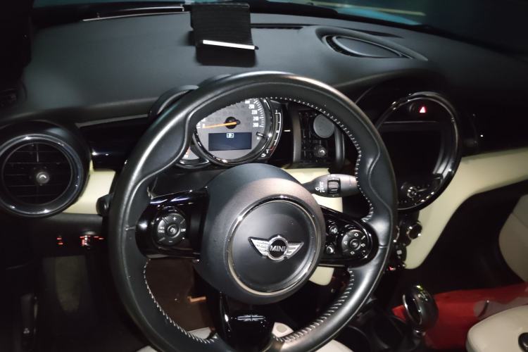 Used MINI 2017 1.5T COOPER CABRIO Freedom Edition Center Console