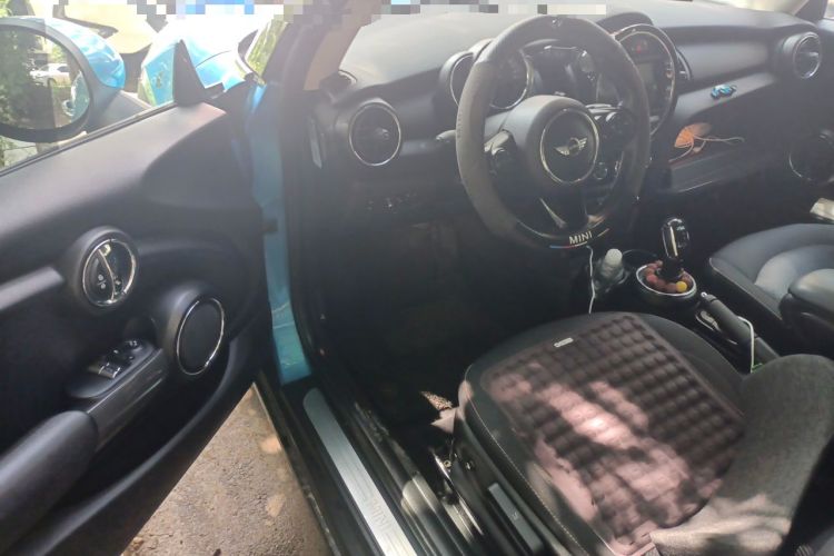 Used MINI 2017 1.5T COOPER Caribbean Blue Limited Edition Driver Seat