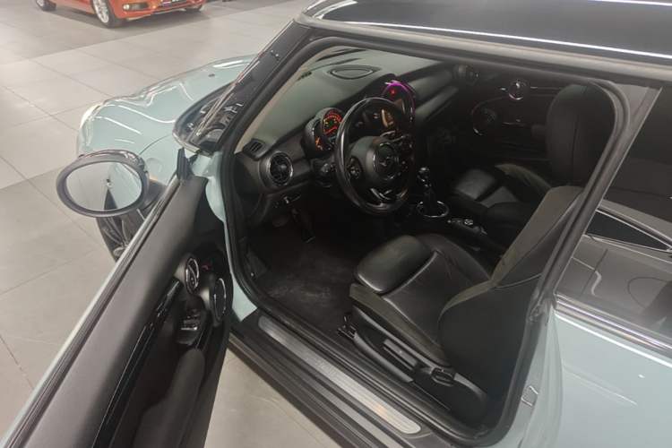Used MINI 2017 1.5T COOPER Limited Edition in Ice Blue Driver Seat