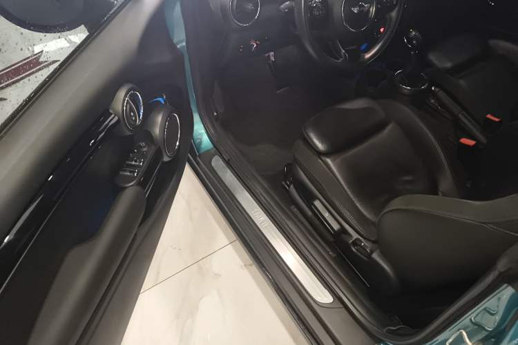 Used MINI 2017 1.5T COOPER CABRIO Freedom Edition Driver Seat