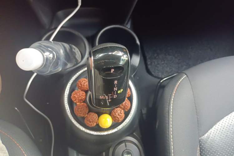 Used MINI 2017 1.5T COOPER Caribbean Blue Limited Edition Gear Lever