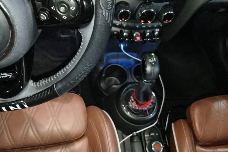 Used MINI 2017 1.5T COOPER CABRIO Freedom Edition Gear Lever