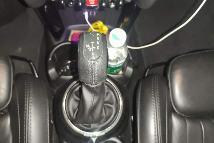Used MINI 2017 1.5T COOPER Caribbean Blue Limited Edition Gear Lever