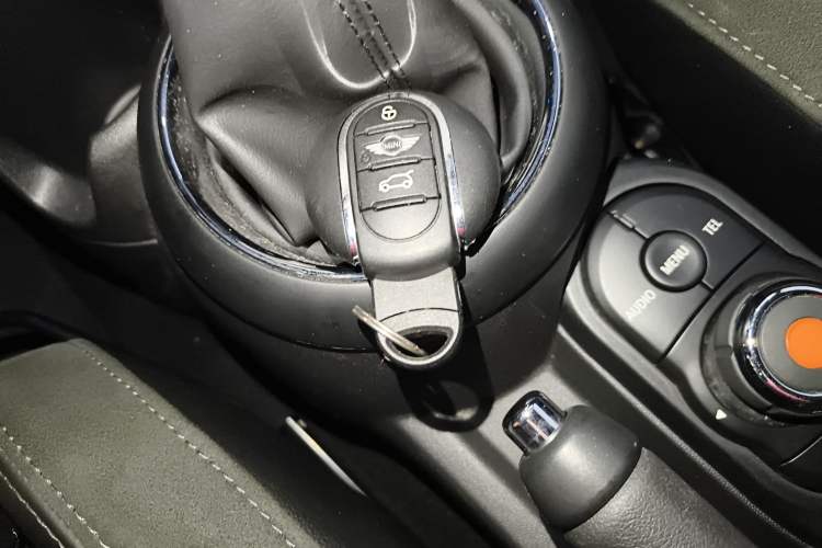 Used MINI 2017 1.5T COOPER CABRIO Freedom Edition Interior 1