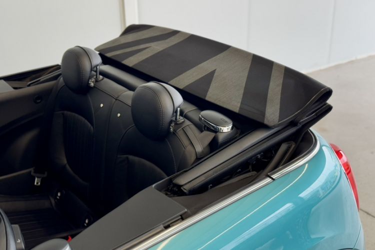 Used MINI 2017 2.0T COOPER S CABRIO Freedom Edition Interior 3