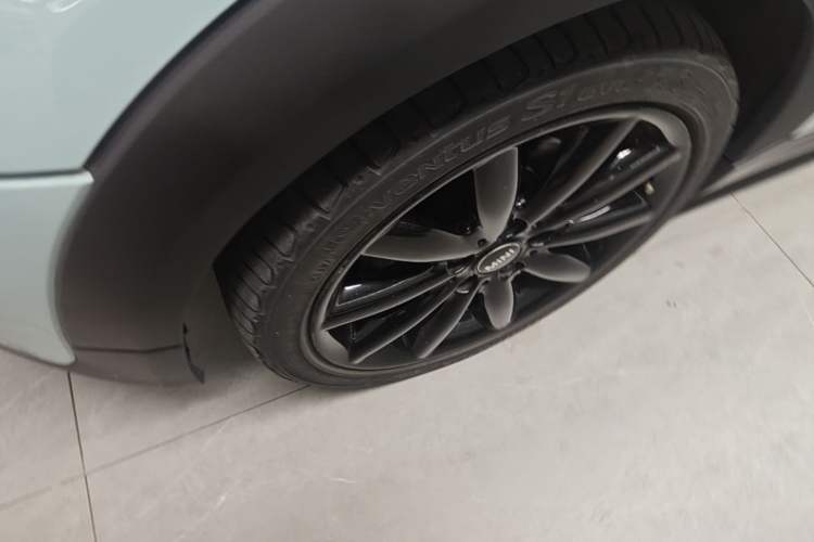 Used MINI 2017 1.5T COOPER Limited Edition in Ice Blue Left Front Wheel Hub