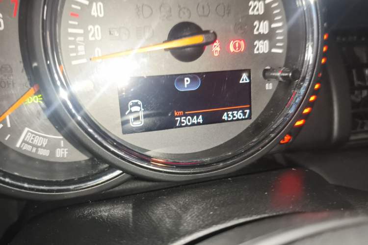 Used MINI 2017 1.5T COOPER Caribbean Blue Limited Edition Odometer Close Up