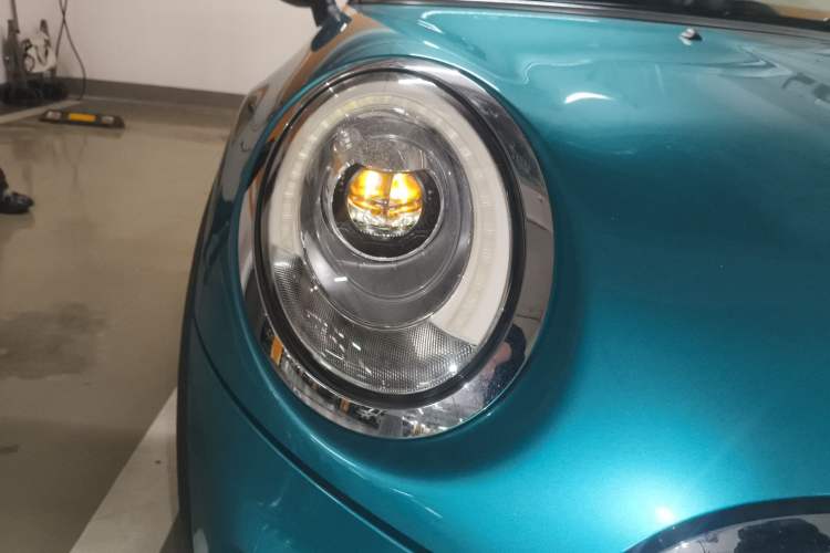 Used MINI 2017 1.5T COOPER Caribbean Blue Limited Edition Right Front Headlight