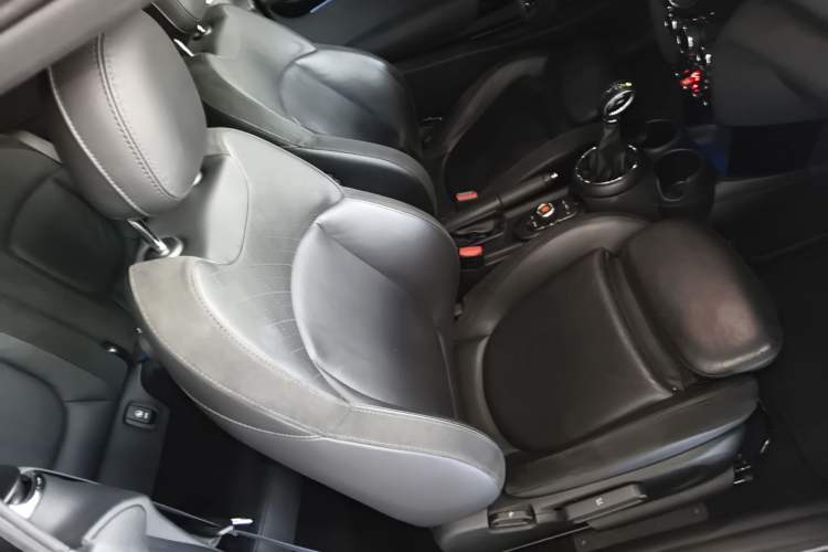 Used MINI 2017 1.5T COOPER CABRIO Freedom Edition Right Front Seat