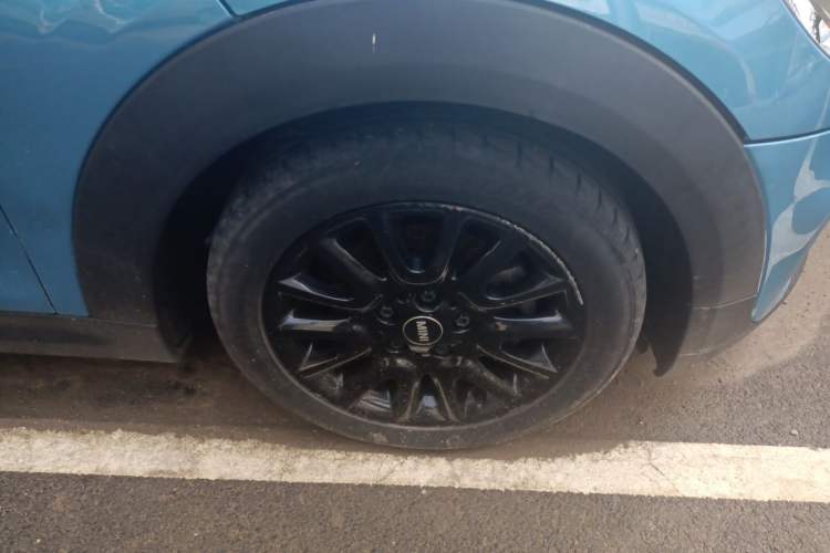 Used MINI 2017 1.5T COOPER Caribbean Blue Limited Edition Right Front Wheel Hub