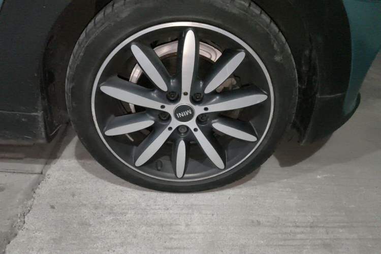 Used MINI 2017 1.5T COOPER CABRIO Freedom Edition Right Front Wheel Hub