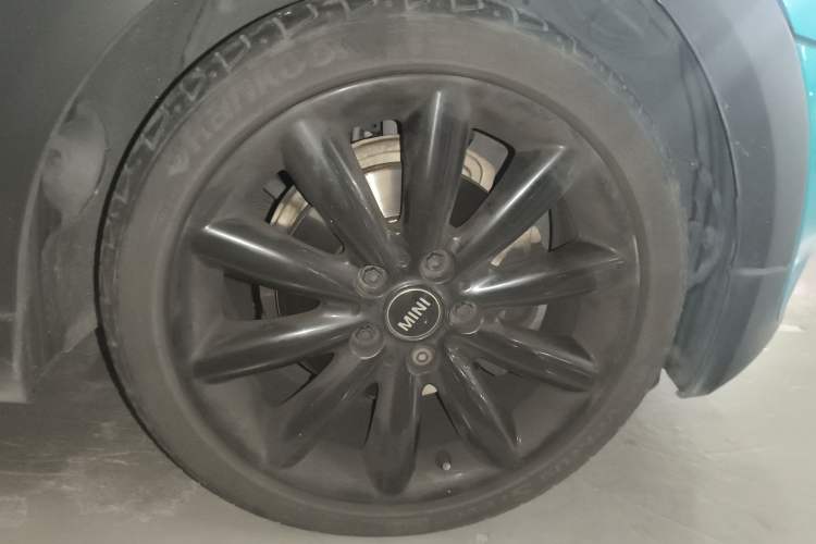 Used MINI 2017 1.5T COOPER Caribbean Blue Limited Edition Right Front Wheel Hub