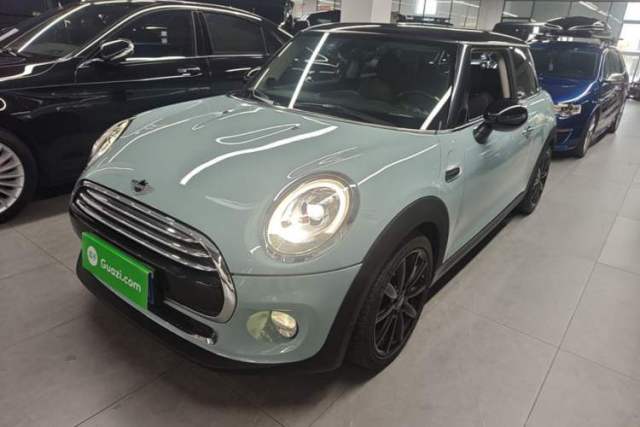 Używany MINI 2017 1.5T COOPER Limited Edition in Ice Blue