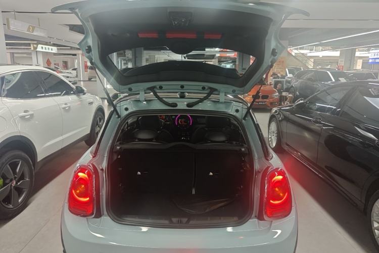 Used MINI 2017 1.5T COOPER Limited Edition in Ice Blue Trunk