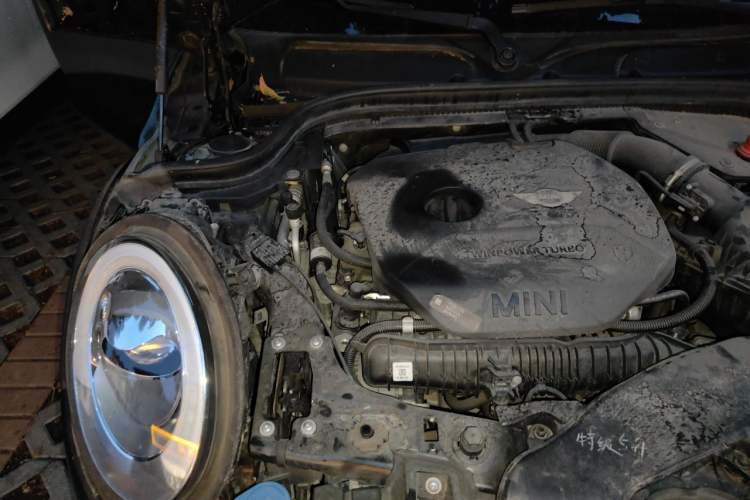 Used MINI 2017 2.0T COOPER S Racing Enthusiast Five-Door Edition Engine Bay Right