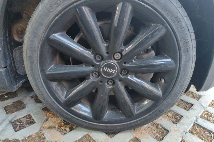 Used MINI 2017 2.0T COOPER S Racing Enthusiast Five-Door Edition Right Front Wheel Hub
