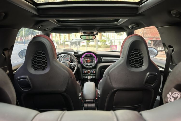 Used MINI 2017 2.0T COOPER S for Car Enthusiasts Interior 1