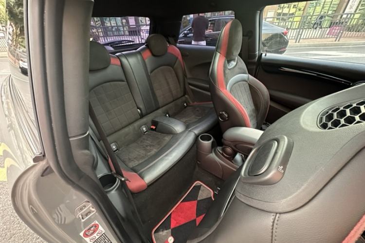 Used MINI 2017 2.0T COOPER S for Car Enthusiasts Interior 3