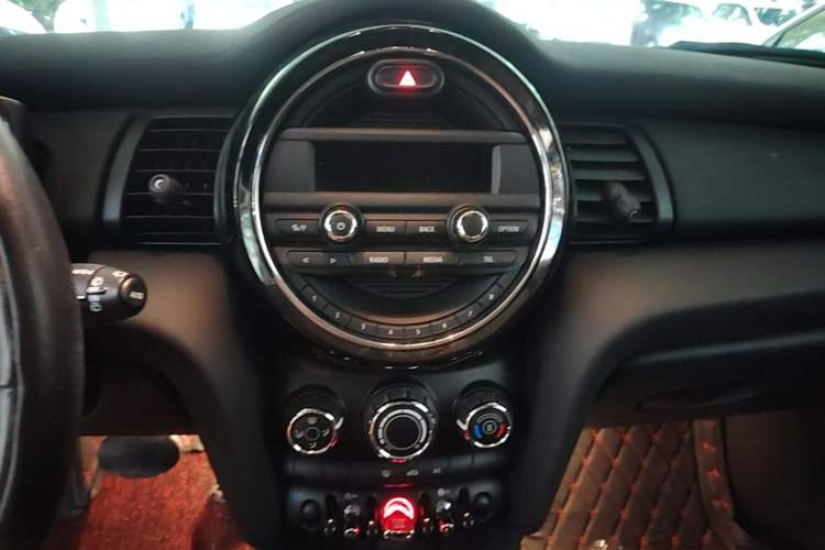 Used MINI 2017 1.5T COOPER Caribbean Blue Limited Edition Audio And AC Panel