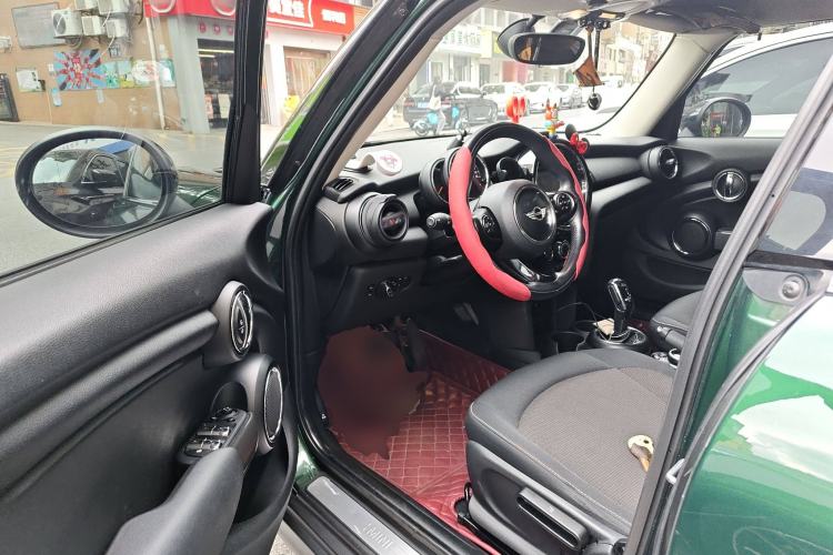 Used MINI 2017 1.5T COOPER Ice Blue Limited Edition Five-Door Version Driver Seat
