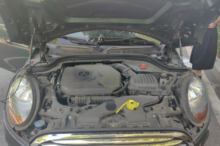 Used MINI 2017 1.5T COOPER Limited Edition in Ice Blue Engine Bay