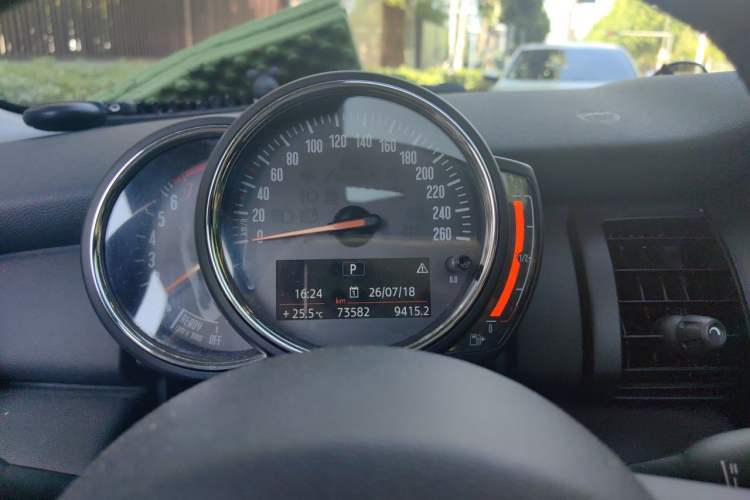 Used MINI 2017 1.5T COOPER Limited Edition in Ice Blue Instrument Cluster