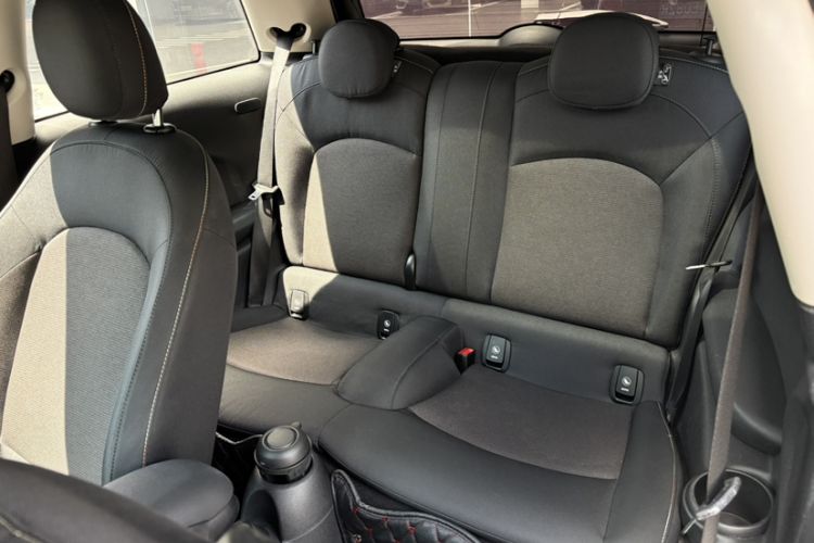 Used MINI 2017 1.5T COOPER Caribbean Blue Limited Edition Interior 3