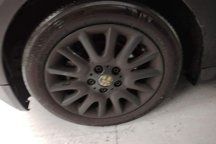 Used MINI 2017 1.5T COOPER Caribbean Blue Limited Edition Left Front Wheel Hub