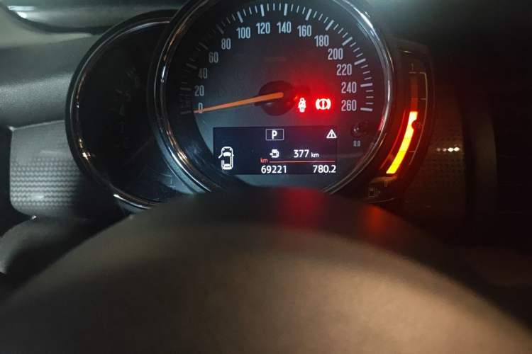 Used MINI  Odometer Close Up