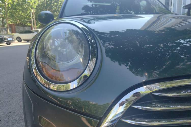 Used MINI 2017 1.5T COOPER Limited Edition in Ice Blue Right Front Headlight