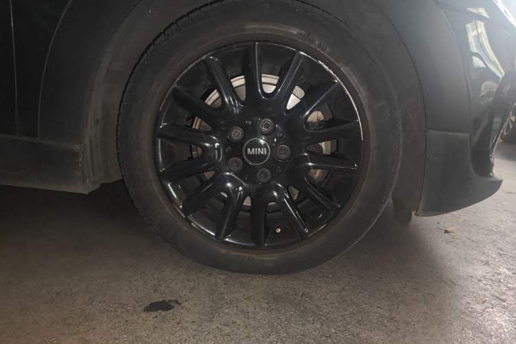 Used MINI  Right Front Wheel Hub