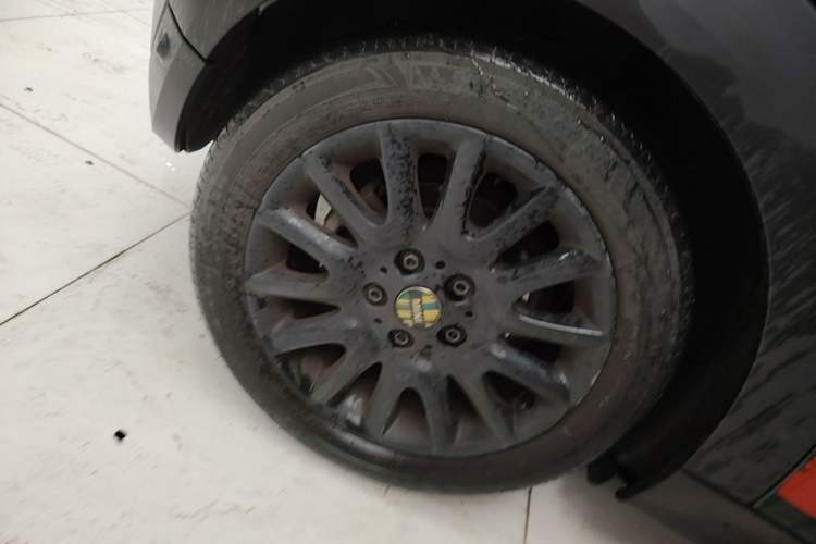 Used MINI 2017 1.5T COOPER Caribbean Blue Limited Edition Right Rear Wheel Hub