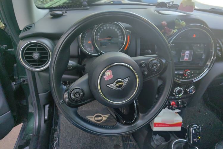 Used MINI 2017 1.5T COOPER Limited Edition in Ice Blue Steering Wheel